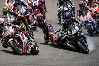 MotoGP: Miguel Oliveira 13.º numa corrida com final frenético