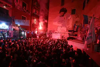 📸 Alegria, loucura, um mar azul e Diego: as melhores imagens da festa do título do Nápoles, 33 anos depois