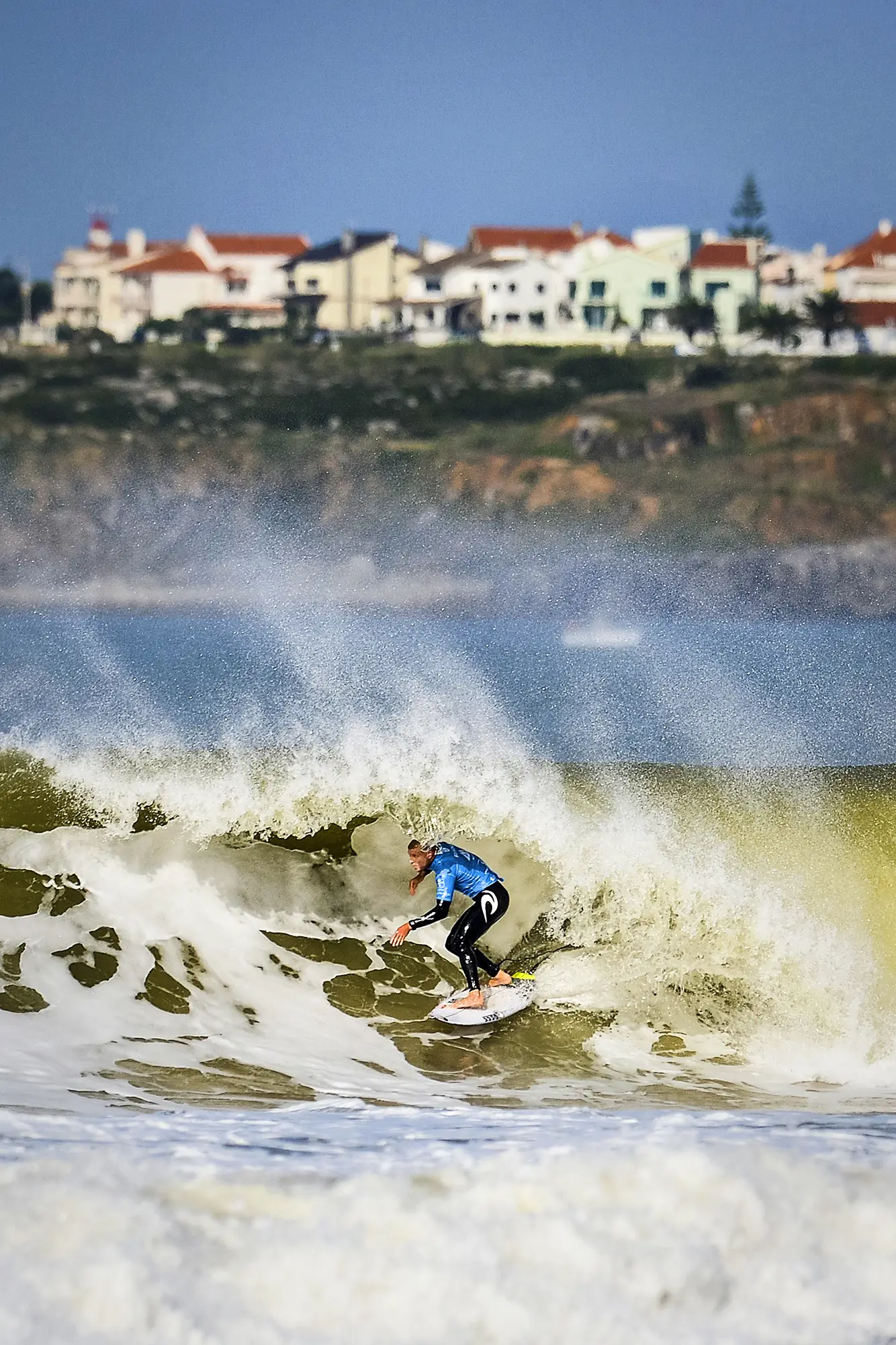 Se o mar está minado na Ucrânia, há ondas em Peniche: surfistas ucranianos disputam Campeonato Nacional em Portugal