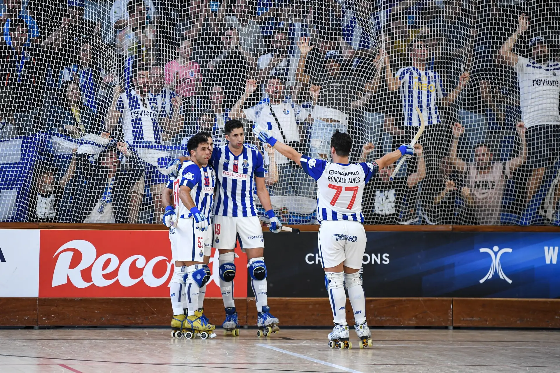 Benfica e Sporting disputam final da Elite Cup de hóquei em patins