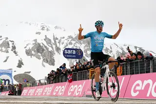 Primeira etapa de montanha a sério do Giro: neve, bonitas paisagens, pouco ciclismo