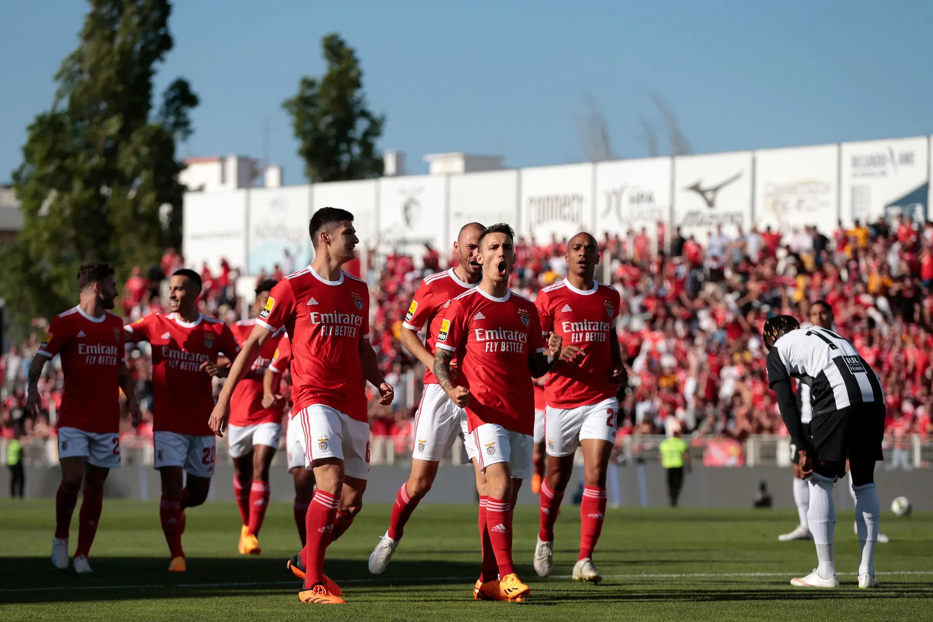 Depressa e bem, há mesmo quem: o Benfica acelerou-se contra a ânsia do título