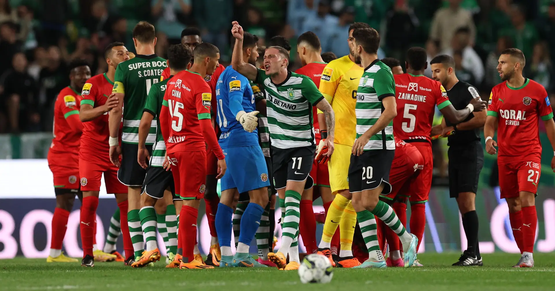 O jogo de futebol e o uso dos meio-espaços, by André Andrade