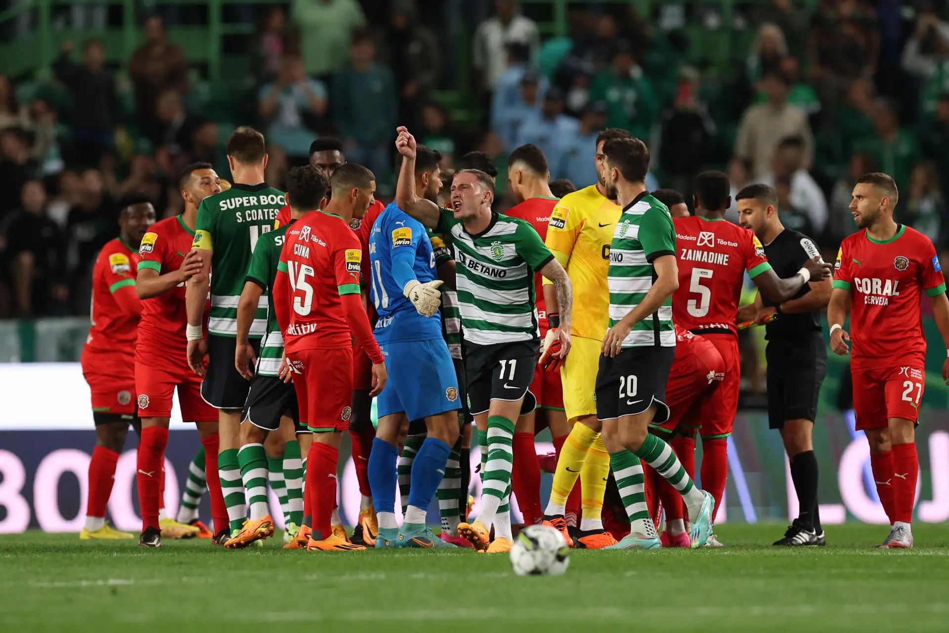 Sporting vence Moreirense e chega-se à frente, Sporting