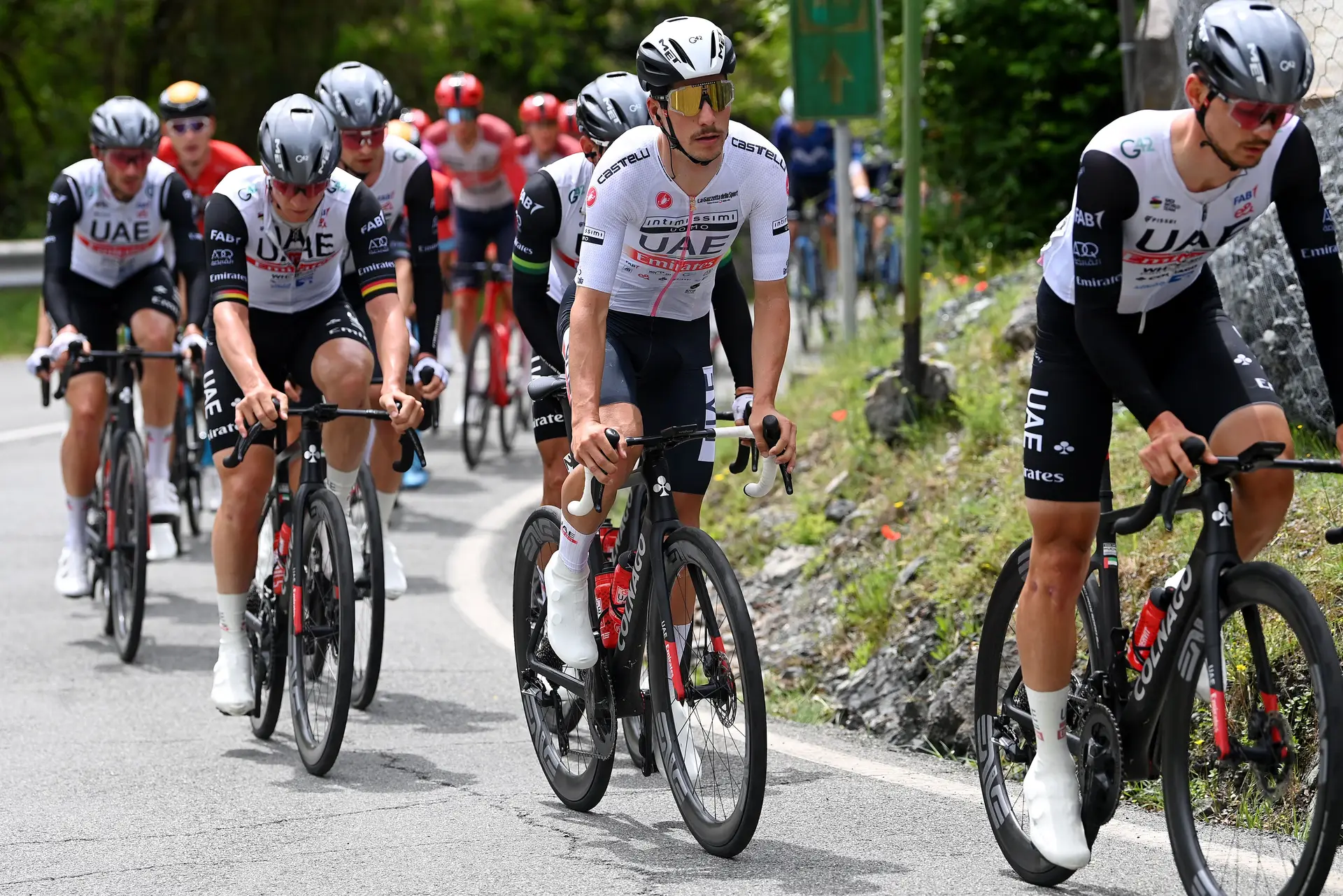 No Giro do salve-se quem puder, Tao Geoghegan Hart abandona devido a queda e João Almeida sobe ao 3.º lugar
