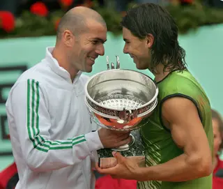 Em 2005, a primeira taça dos mosqueteiros foi dada a Nadal por Zidane, então ídolo do Real Madrid como jogador