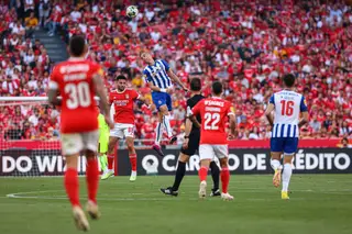 Haverá bola ao fim da tarde de sábado: Benfica e FC Porto vão jogar à mesma hora