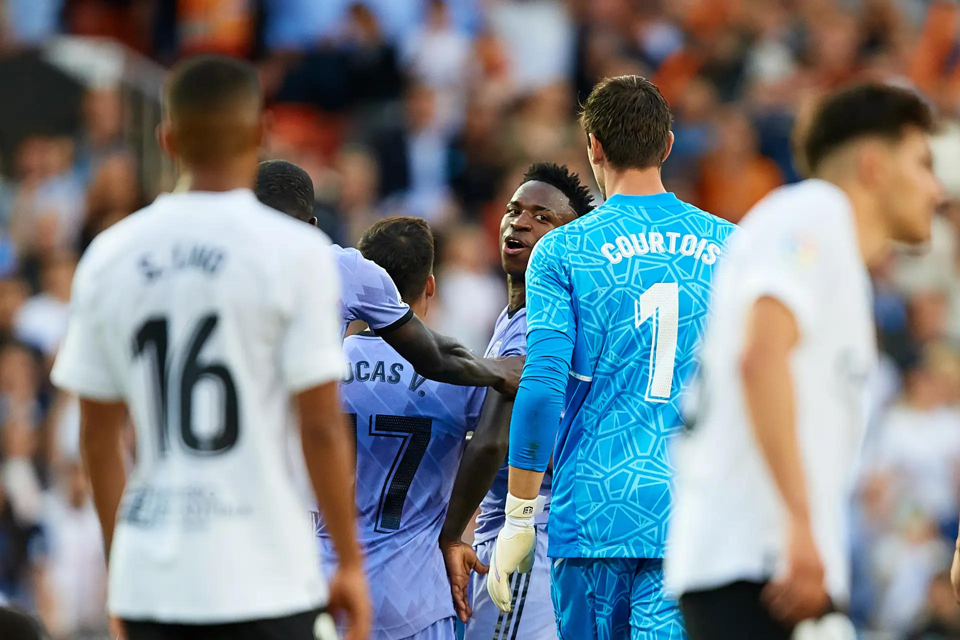 Mais uma vez, Vinícius Jr. foi alvo de insultos racistas num estádio em Espanha. Toda a gente criticou o ato, menos o presidente da La Liga