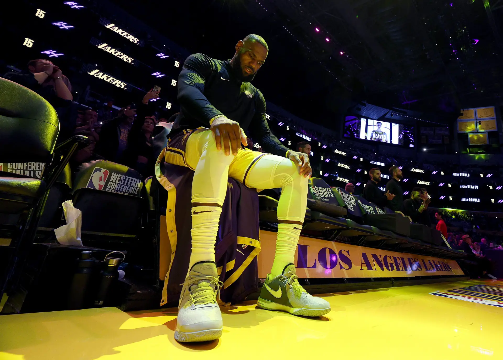 LeBron James segue fora dos Lakers por tempo indeterminado