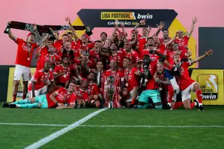 O Benfica é campeão nacional pela 38.ª vez. Assim se fez a festa dos jogadores com os adeptos no Marquês