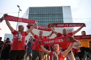 O nosso objetivo é formar para o topo do futebol”: a festa do Benfica campeão  mundial Sub-20 (que não esqueceu Chalana) – Observador