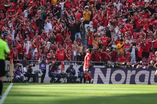 O que parecia inevitável foi mesmo: depois do jejum, Benfica vence o 38.º campeonato da história (a crónica do jogo com o Santa Clara)