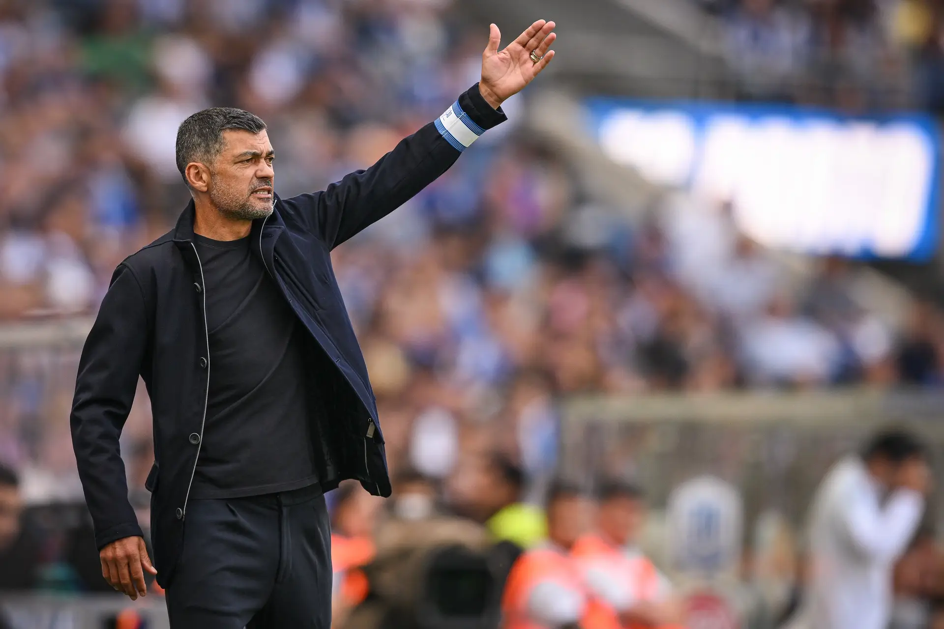Três centrais, André Franco, Iván Jaime, Gonçalo Borges ou Fran Navarro: uma revolução no onze do FC Porto contra o Estrela da Amadora