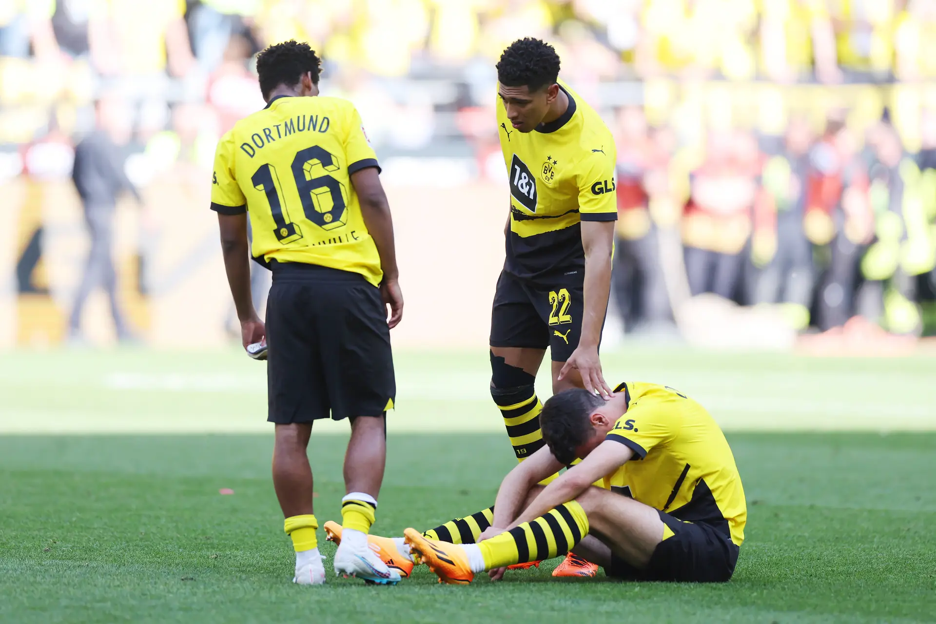 Marco Reus on Borussia Dortmund  Caras do futebol, Futebol, Caras