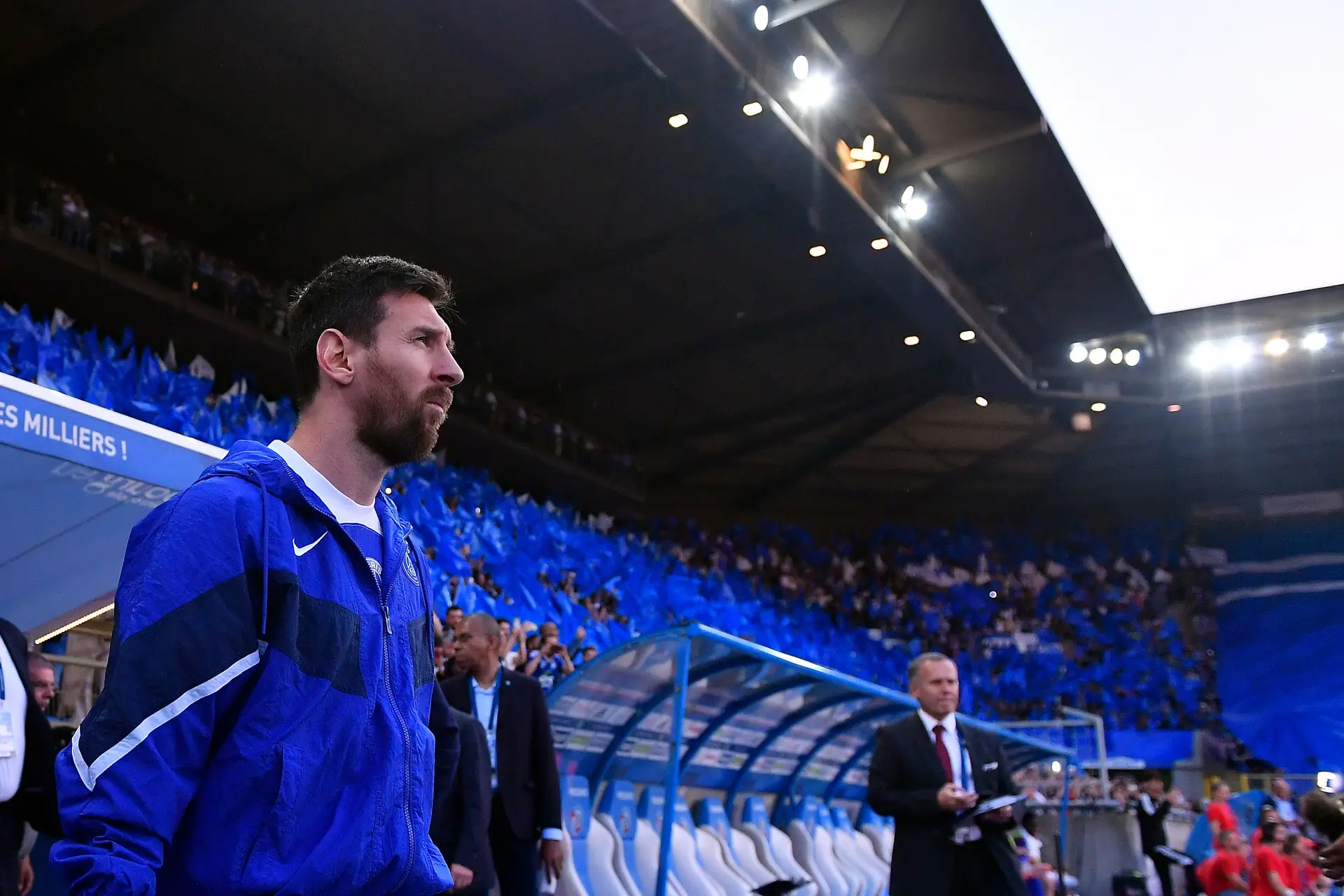 Ninguém levantou mais taças na história do futebol do que o papa-títulos Messi
