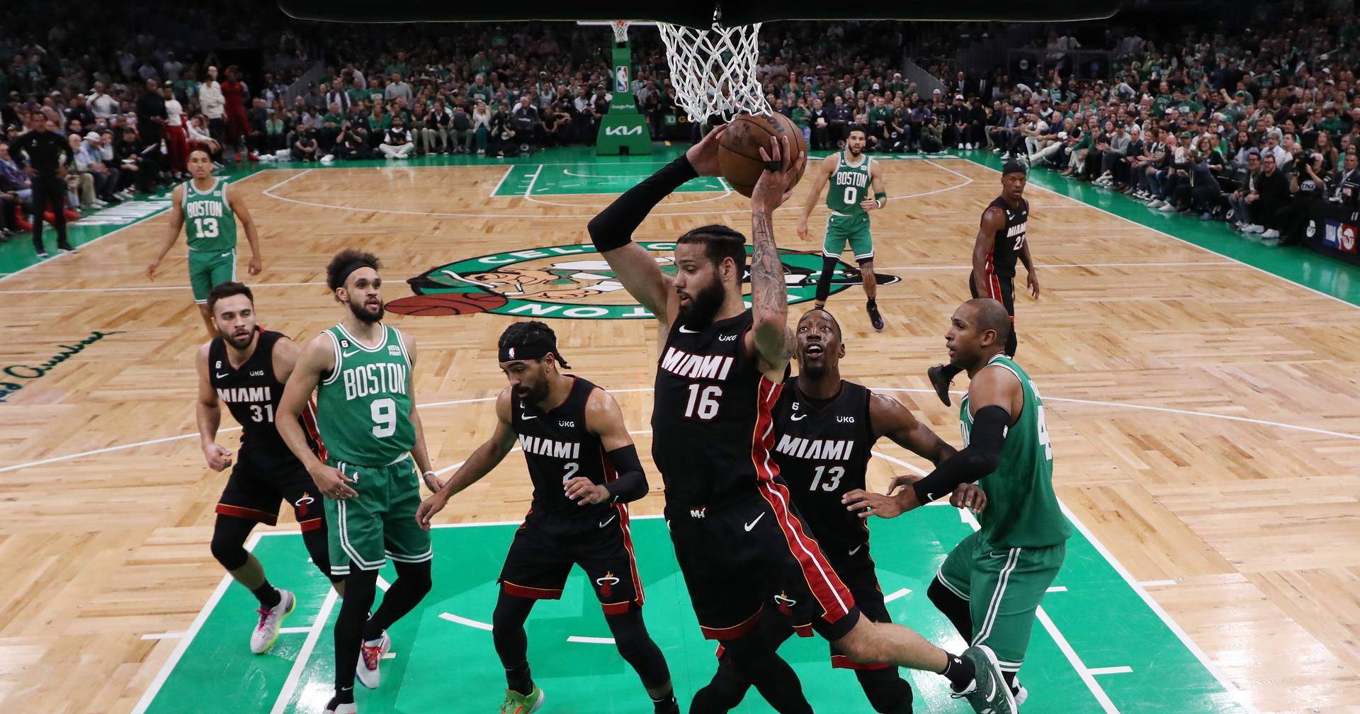 NBA: Neemias Queta marca 10 pontos em jogo de preparação dos Boston Celtics  - SIC Notícias