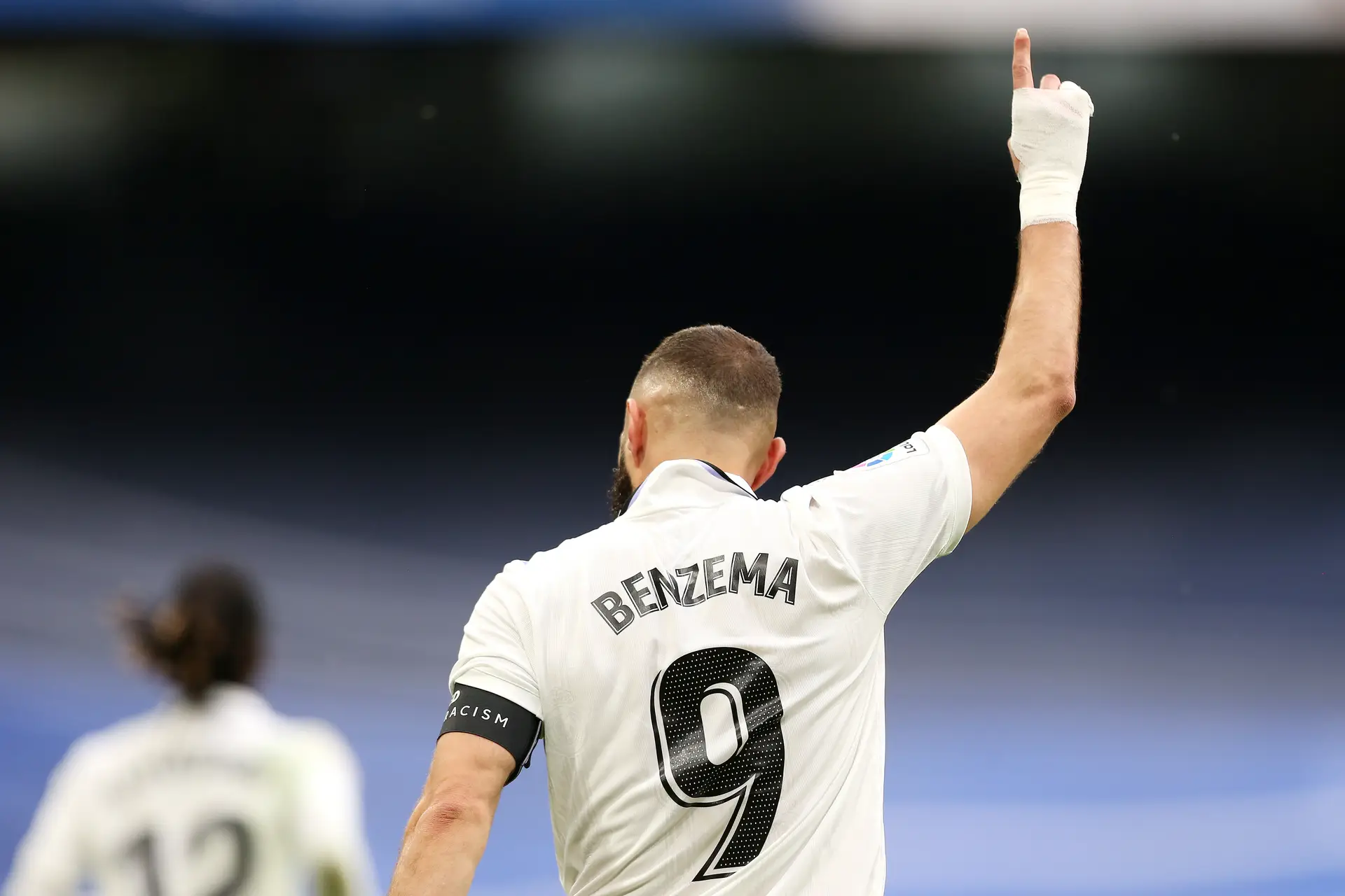Benzema conquista o prêmio de melhor jogador da Europa na temporada, futebol internacional