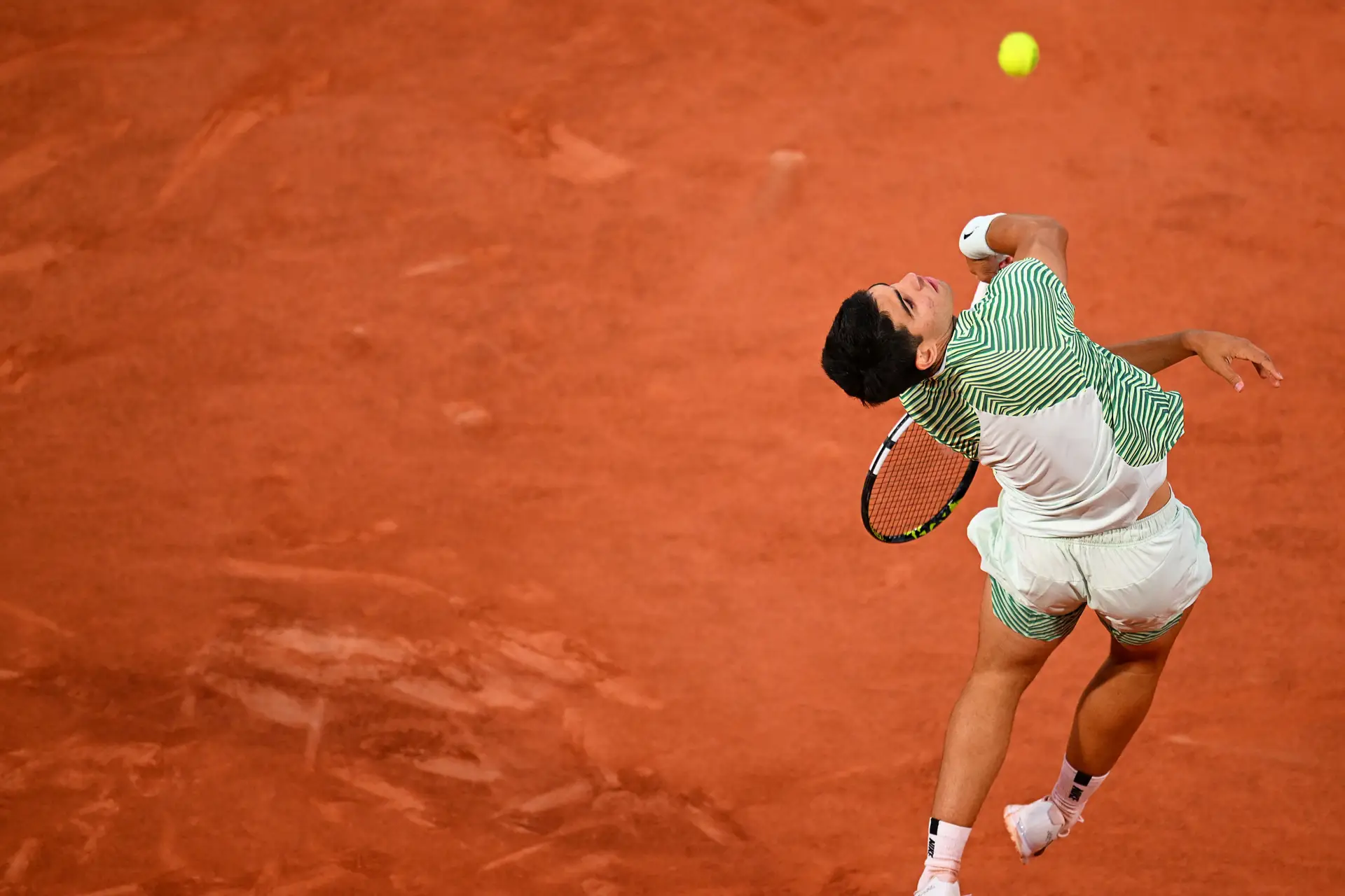 Carlos Alcaraz e um passeio quase sempre perfeito até ao duelo que todos esperam: o primeiro embate em Roland-Garros com Novak Djokovic