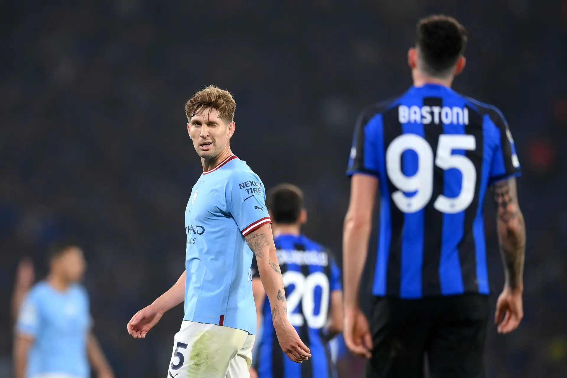 Sem arte, o Manchester City completou a sua lavagem. E a sofrer de gatas, Guardiola voltou à Champions