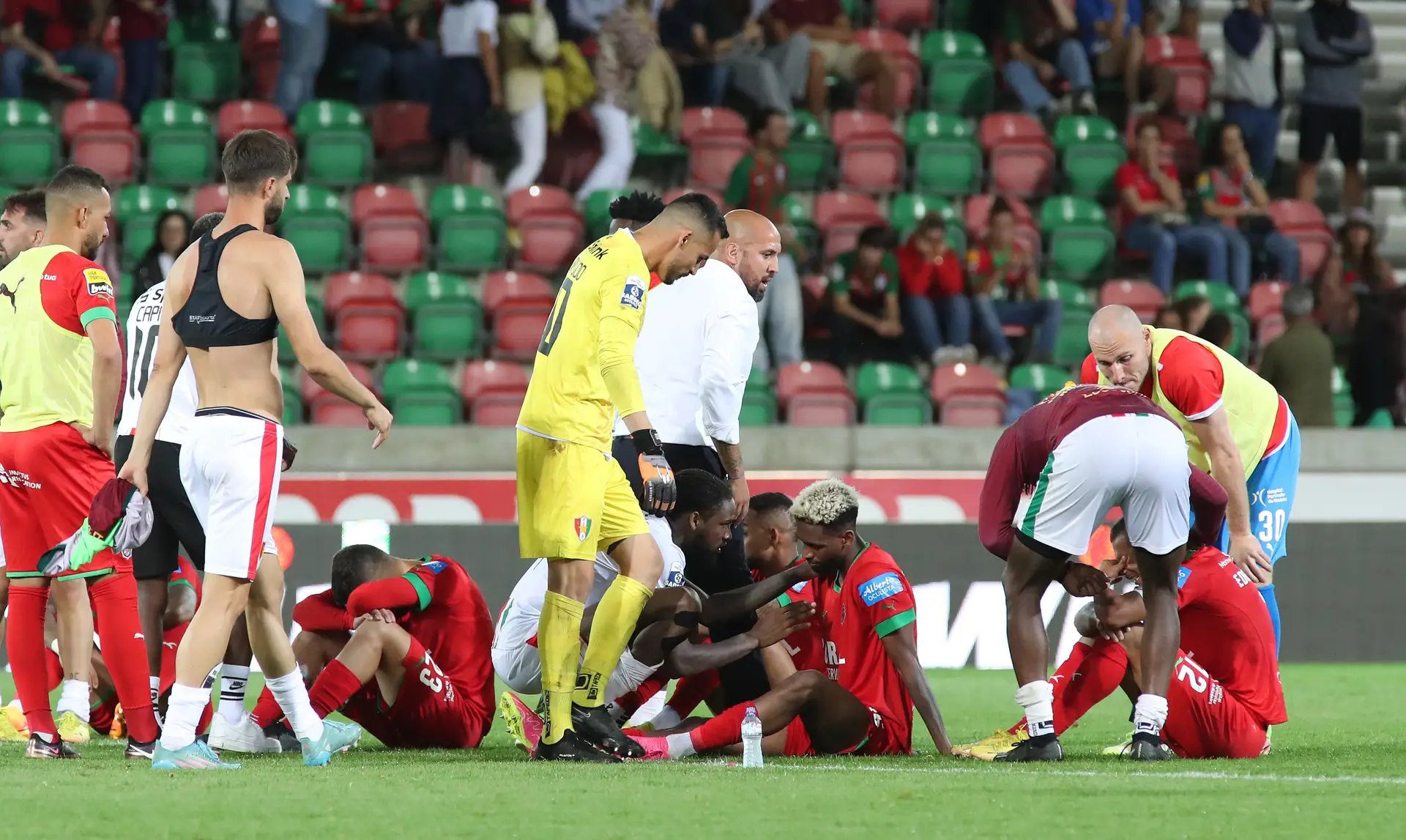 Do Marítimo europeu ao sofrimento recente, crónica da descida do 3.º clube com maior percentagem de assistências na I Liga