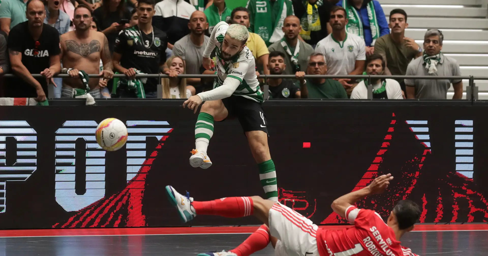 Sporting vence Benfica na Luz e lidera o campeonato de futsal