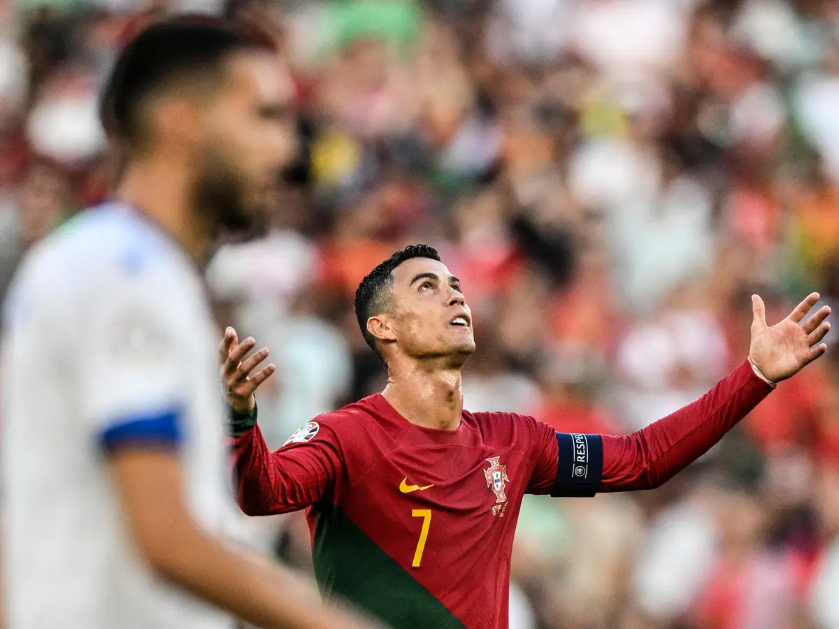 A 197.ª vez de Cristiano Ronaldo com a camisola de Portugal traz novo  recorde: é o jogador mais internacional de sempre