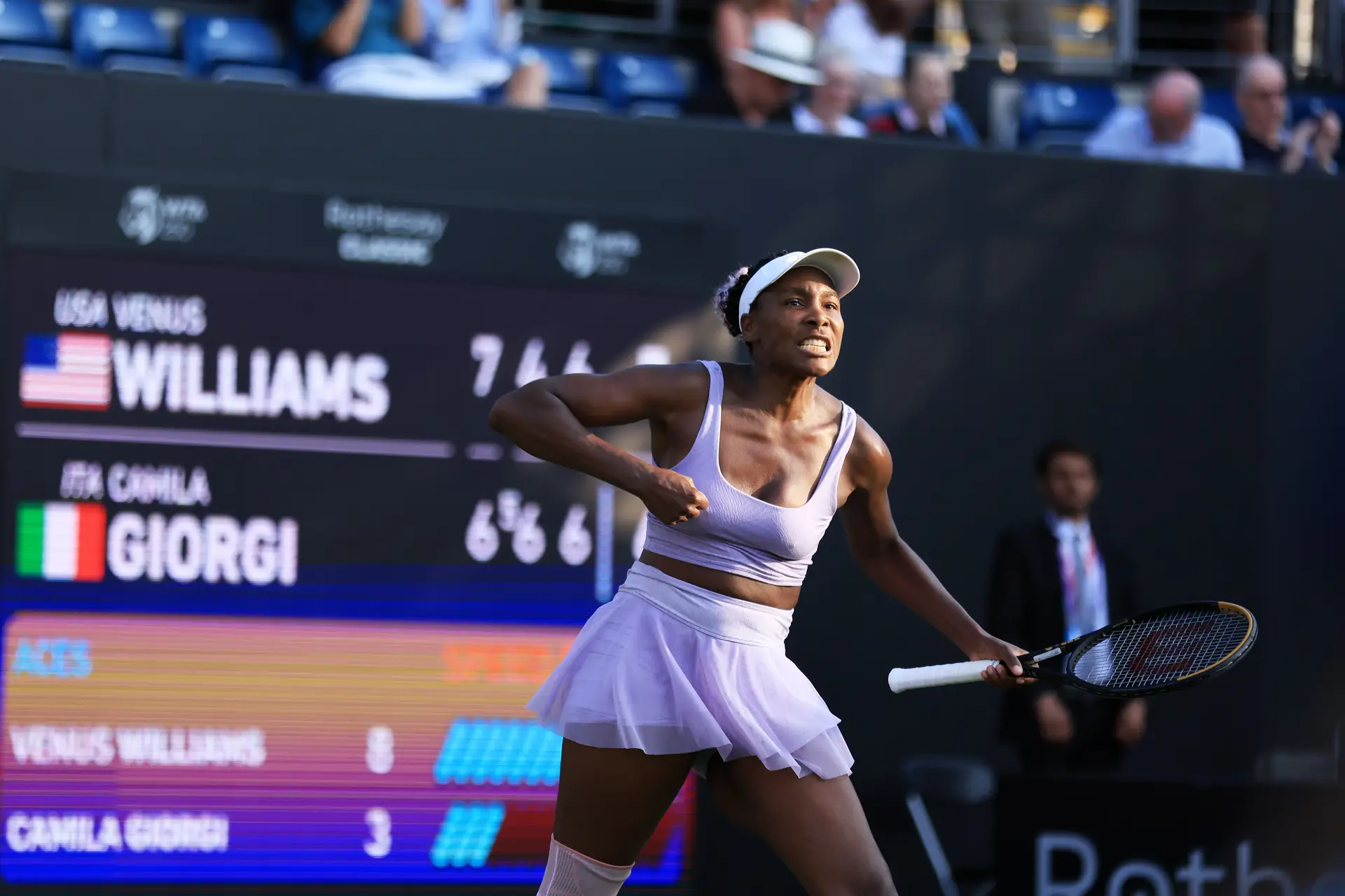 Aos 43 anos e com um joelho ligado, Venus Williams volta a superar uma tenista do top-50 quase 48 meses depois