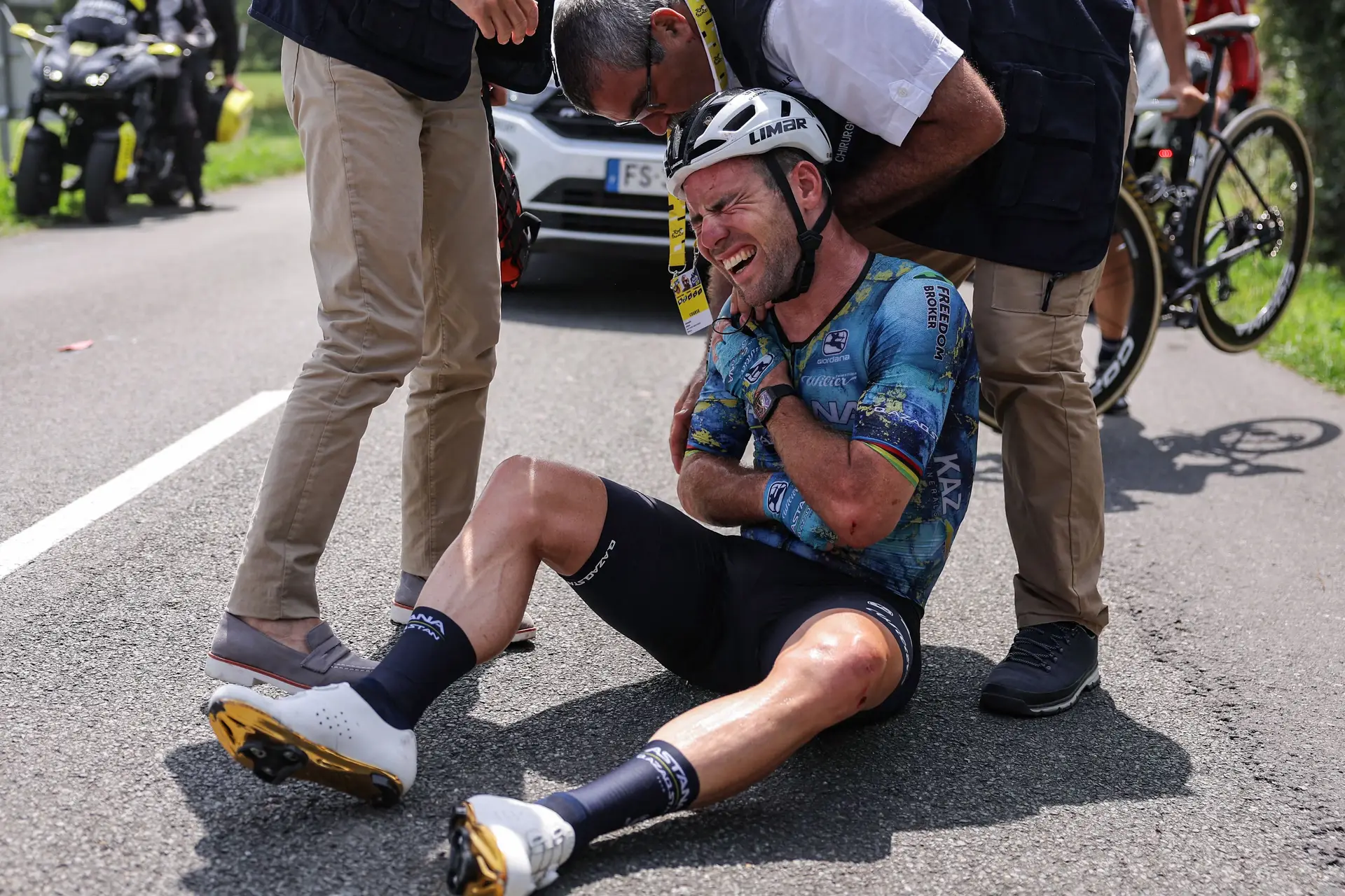 Acabou o sonho do recorde de vitórias no Tour para Mark Cavendish: britânico cai e abandona na etapa 8