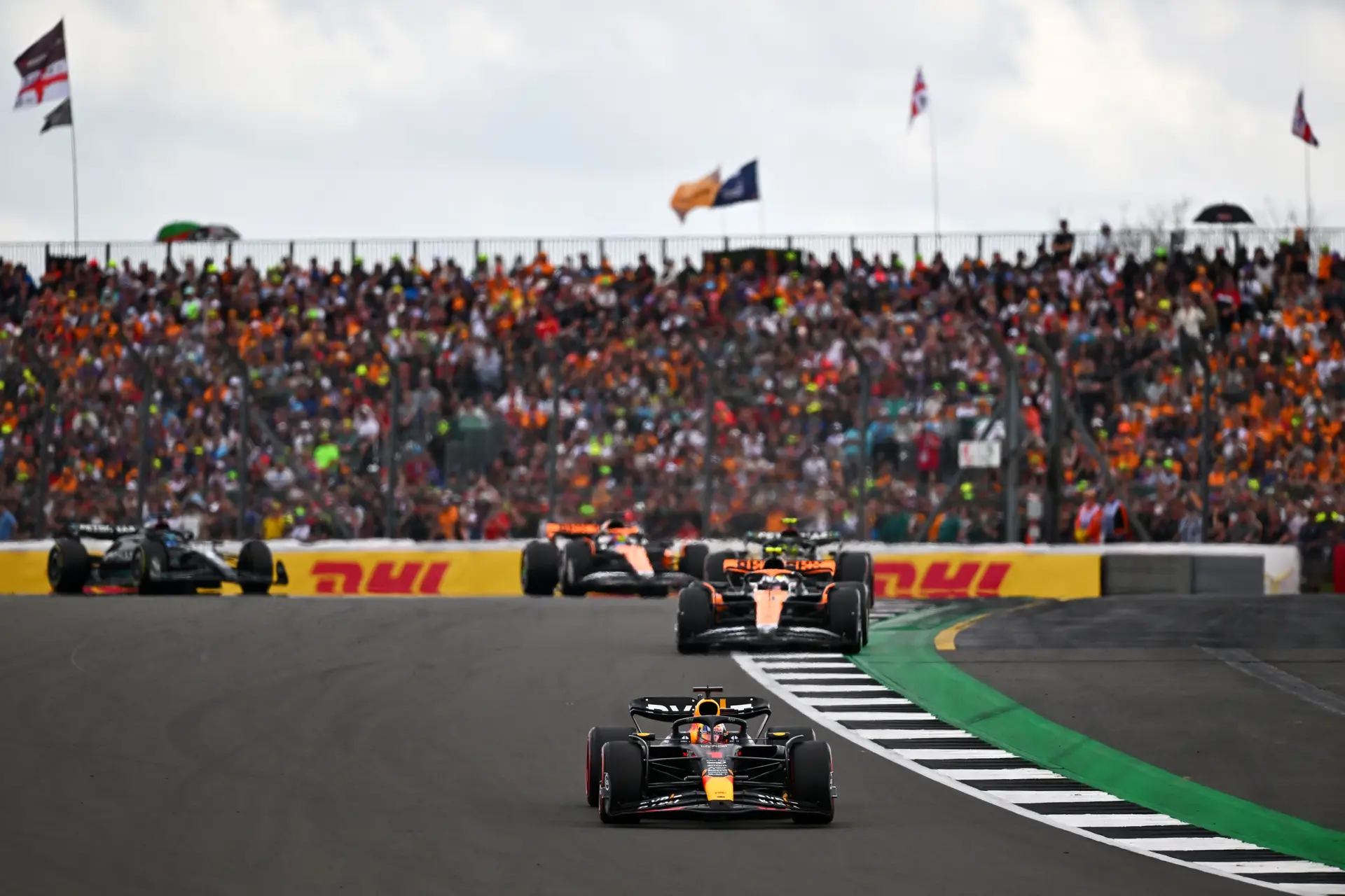 GP Grã-Bretanha: Max Verstappen põe a 6.ª no dia do renascimento da McLaren