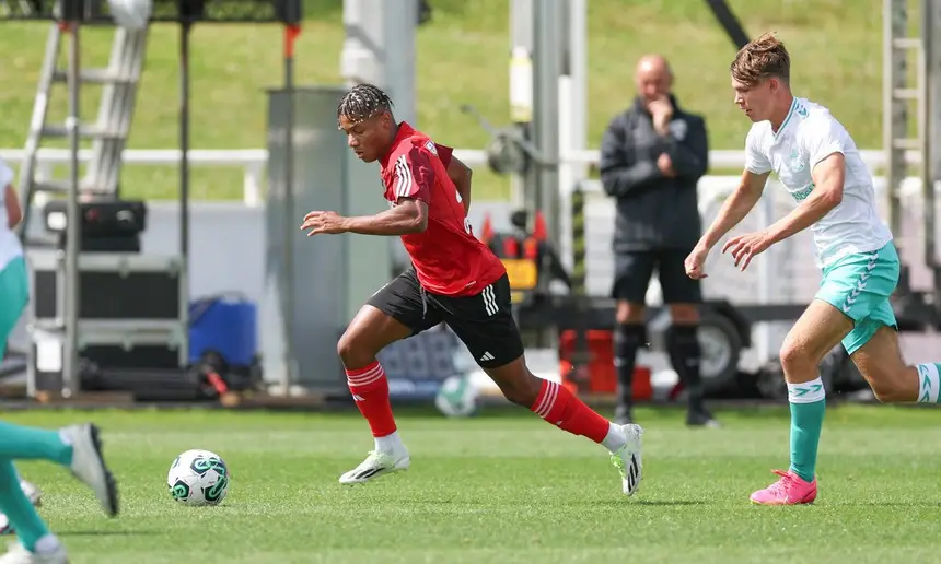 Jogadores do Slavia Praga confirmam saída de Jurásek para o Benfica