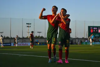 Europeu de sub-19: Portugal goleia Itália e fica perto das meias-finais -  SIC Notícias