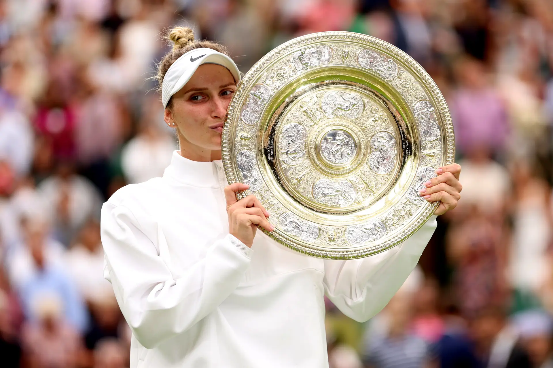 Marketa Vondrousova, a nova campeã de Wimbledon, roubou a felicidade à ministra do ténis
