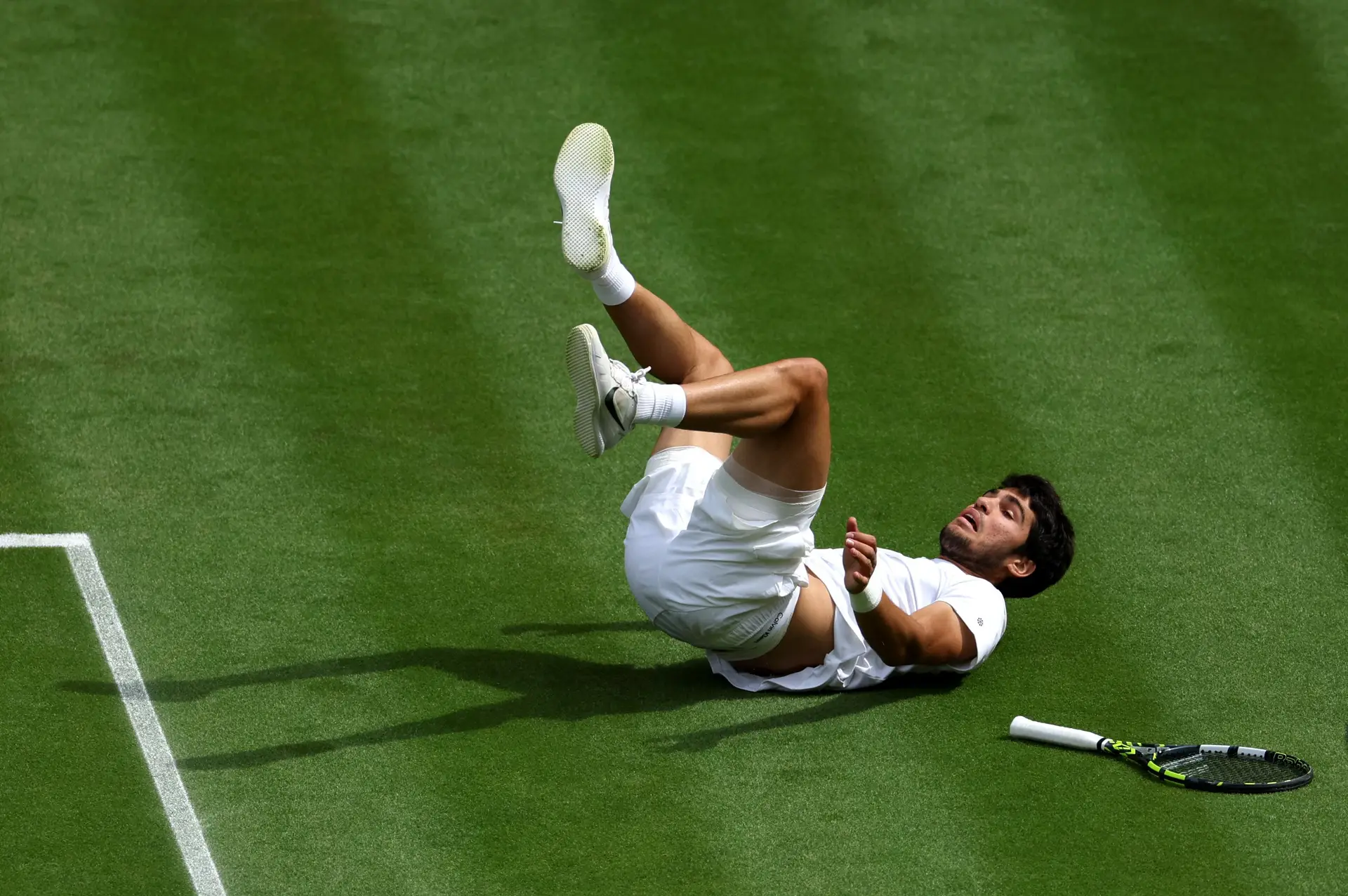 Em Wimbledon, Alcaraz supera Djokovic e é novo campeão do torneio