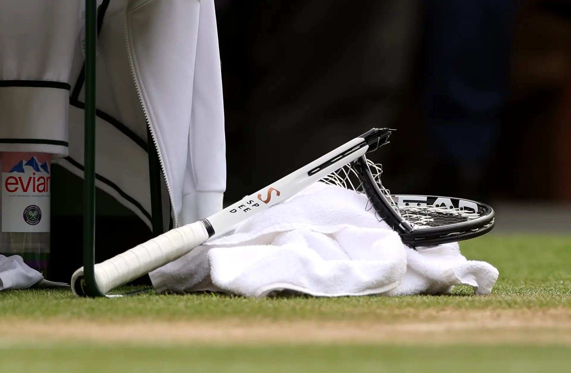 E Sinner, como tantos, sucumbiu à grandeza de Djokovic em Wimbledon
