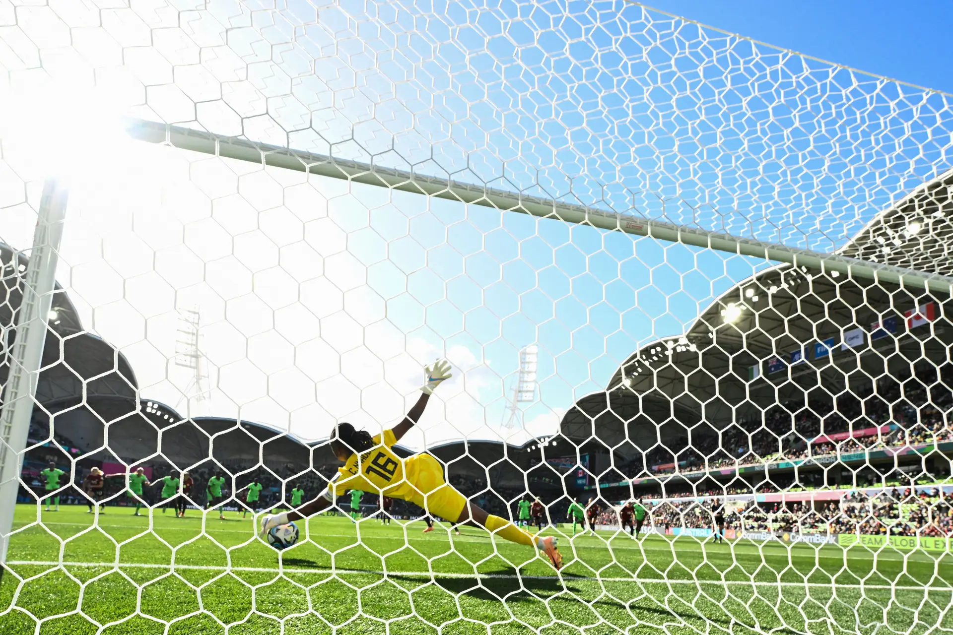 Menina de 12 anos batalha por sonho de jogar na Seleção Brasileira