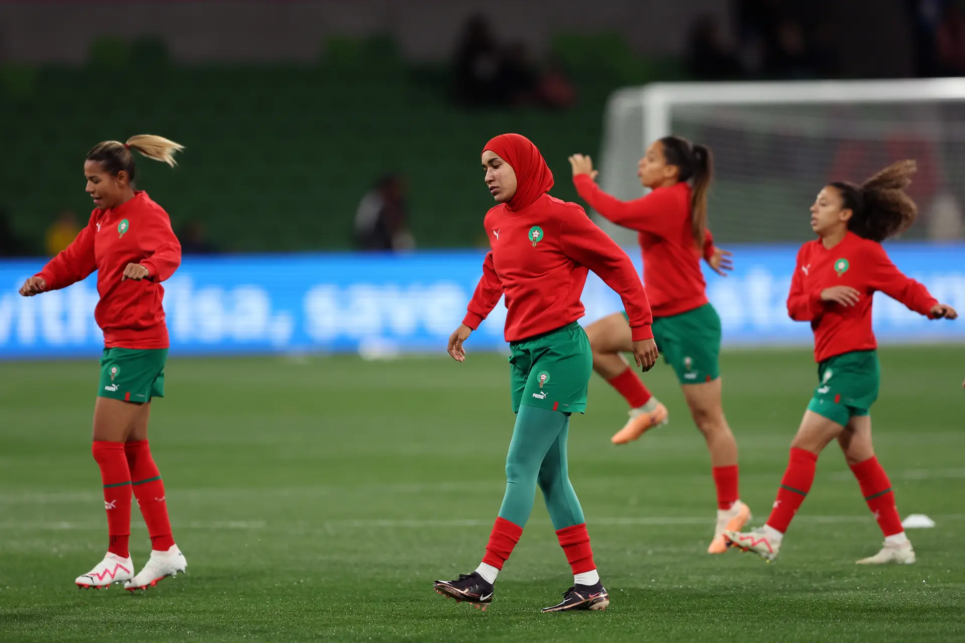 IM iraniana joga sem hijab no Campeonato Mundial e depois se