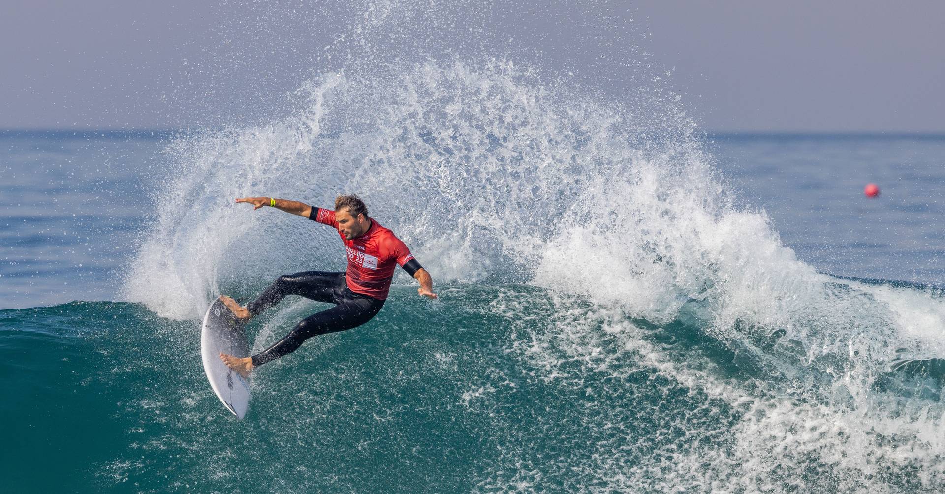 Mais uma onda para Frederico Morais, qualificado pela 3.ª vez para