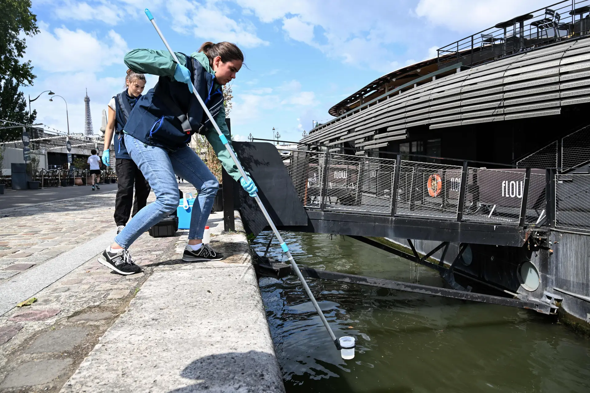 Qualidade da água do rio Sena, em Paris, obriga a cancelar prova