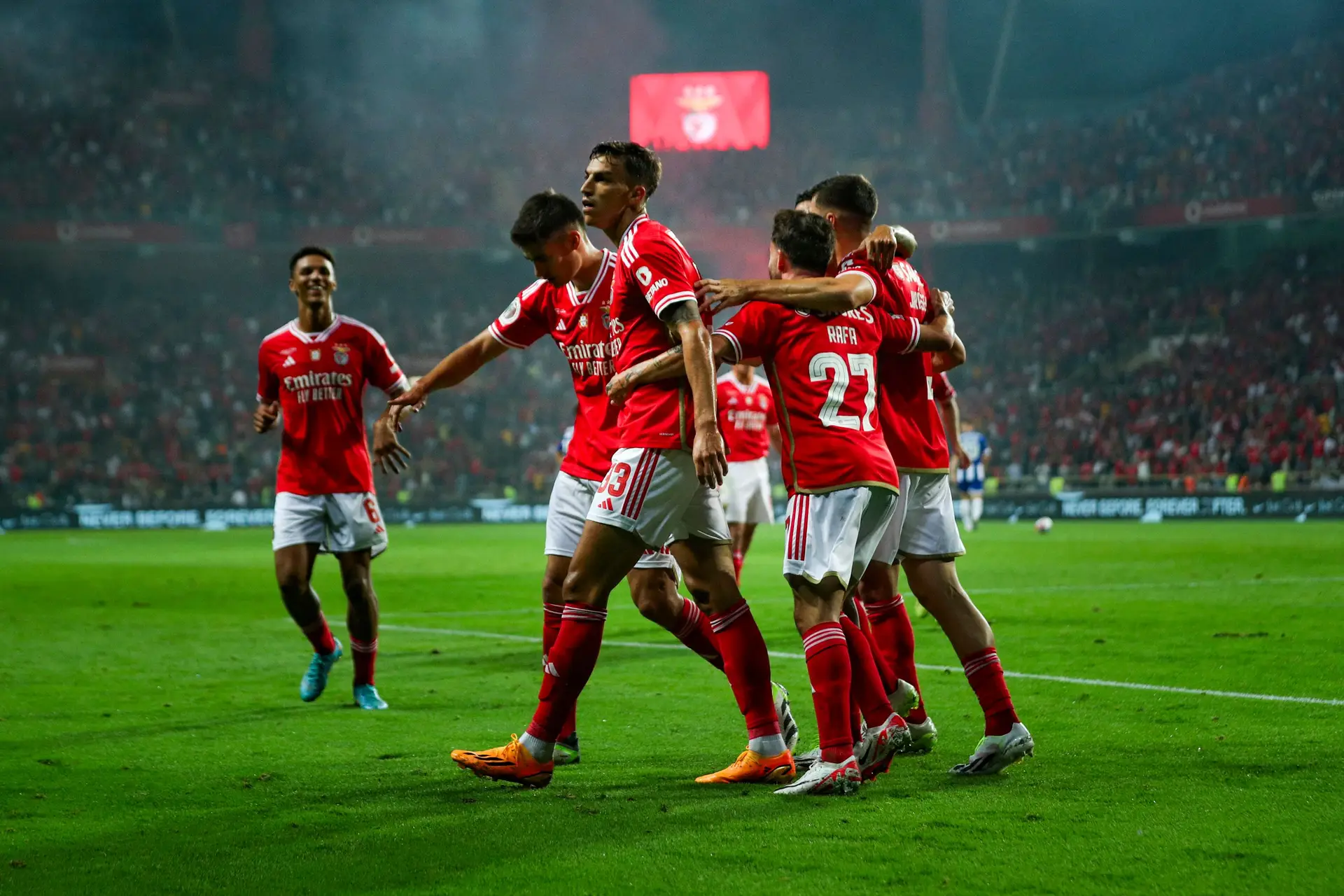 O Benfica ganhou a Supertaça ao FC Porto. E a Supertaça fez quase uma  caricatura ao futebol português