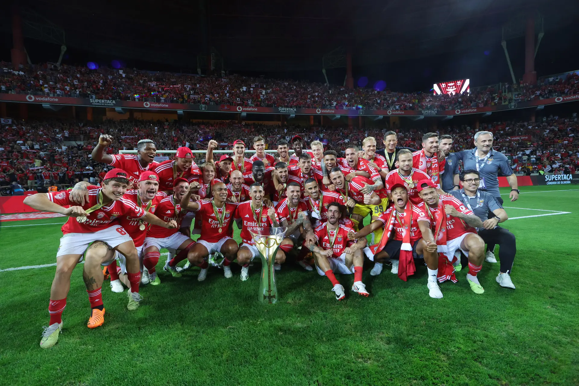 O Benfica ganhou a Supertaça ao FC Porto. E a Supertaça fez quase uma caricatura ao futebol português