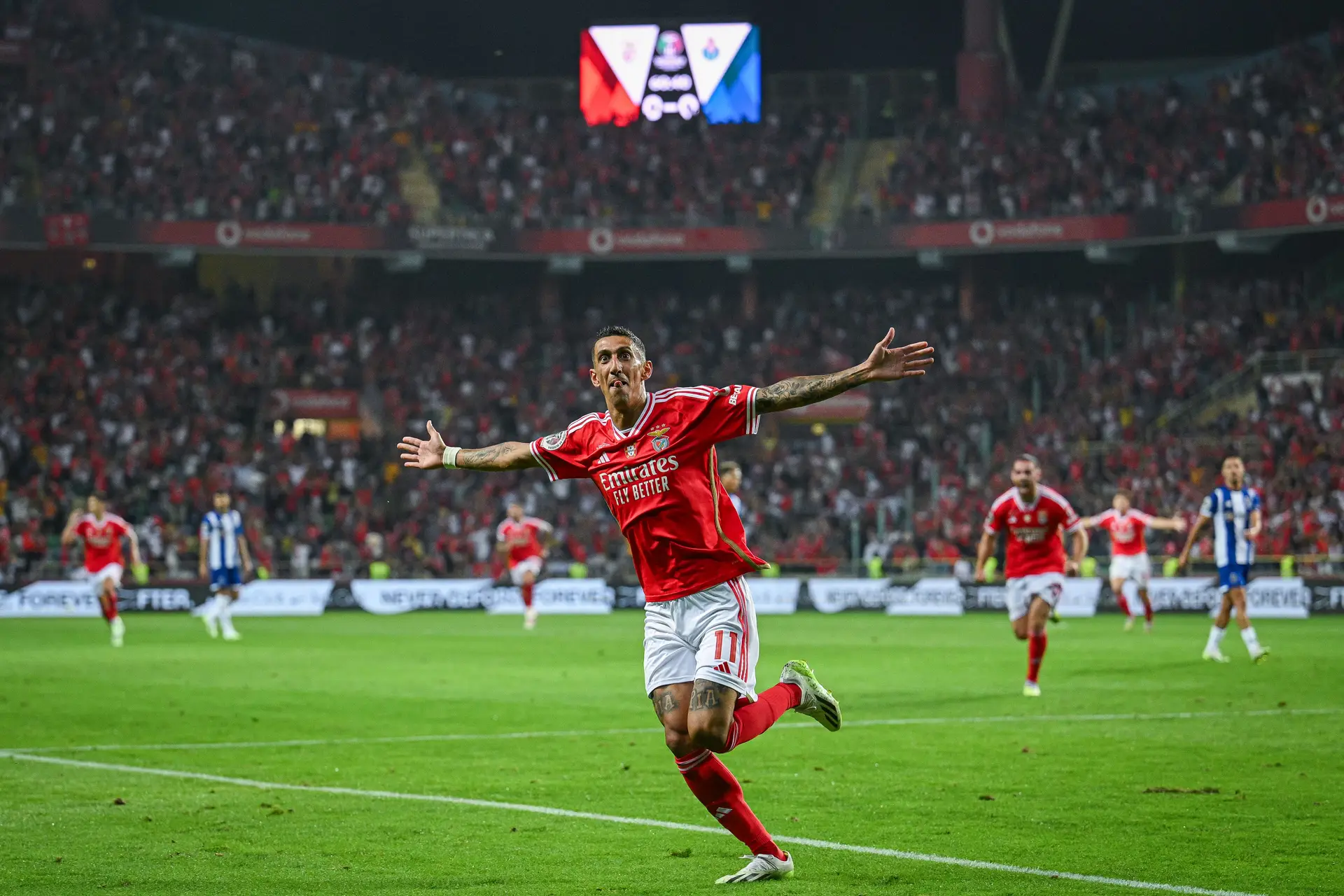 O Benfica ganhou a Supertaça ao FC Porto. E a Supertaça fez quase uma caricatura ao futebol português