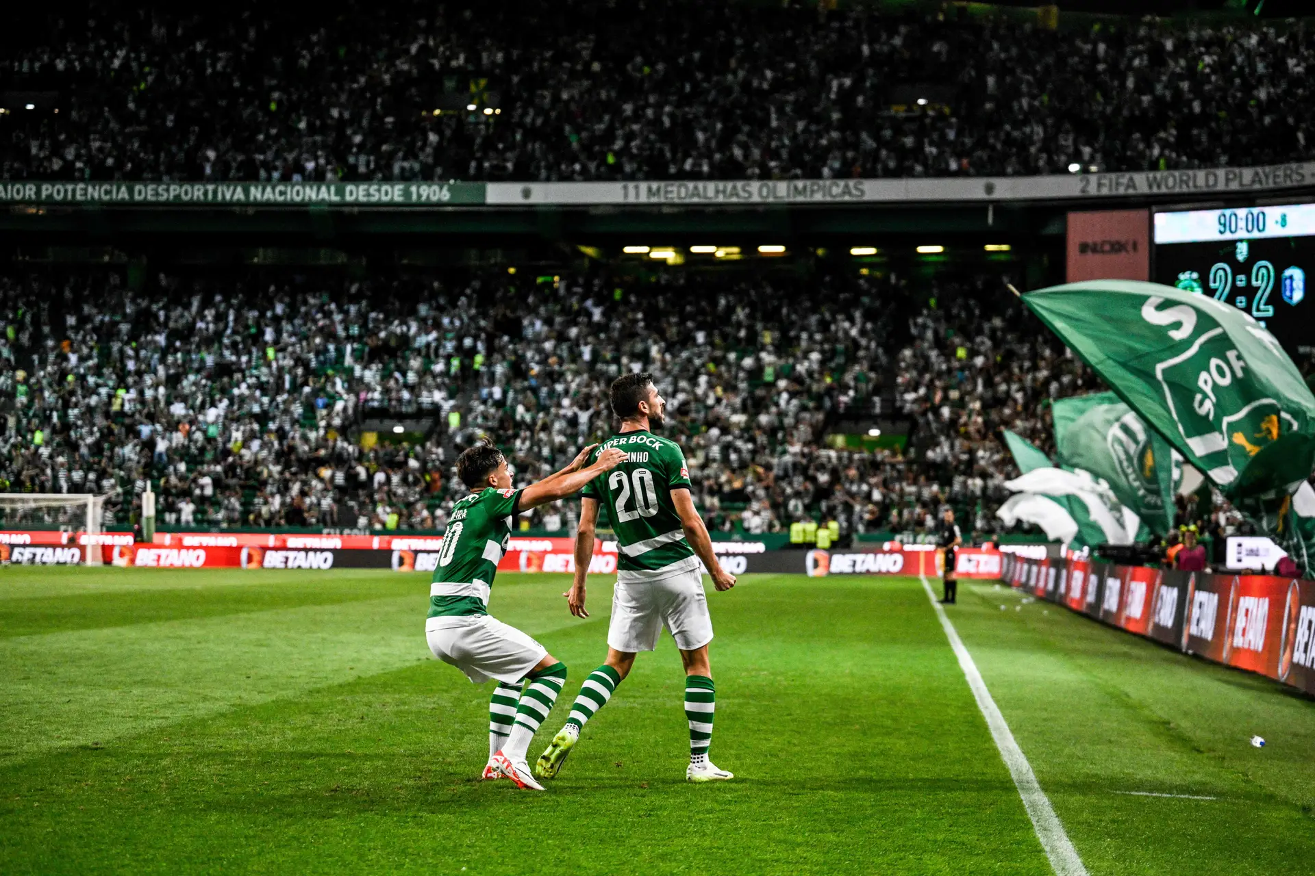 Viktor Gyokeres scores a goal during Liga Portugal 23/24 game between  Sporting CP and FC Vizela at Estadio Jose Alvalade, Lisbon, Portugal.  (Maciej Stock Photo - Alamy