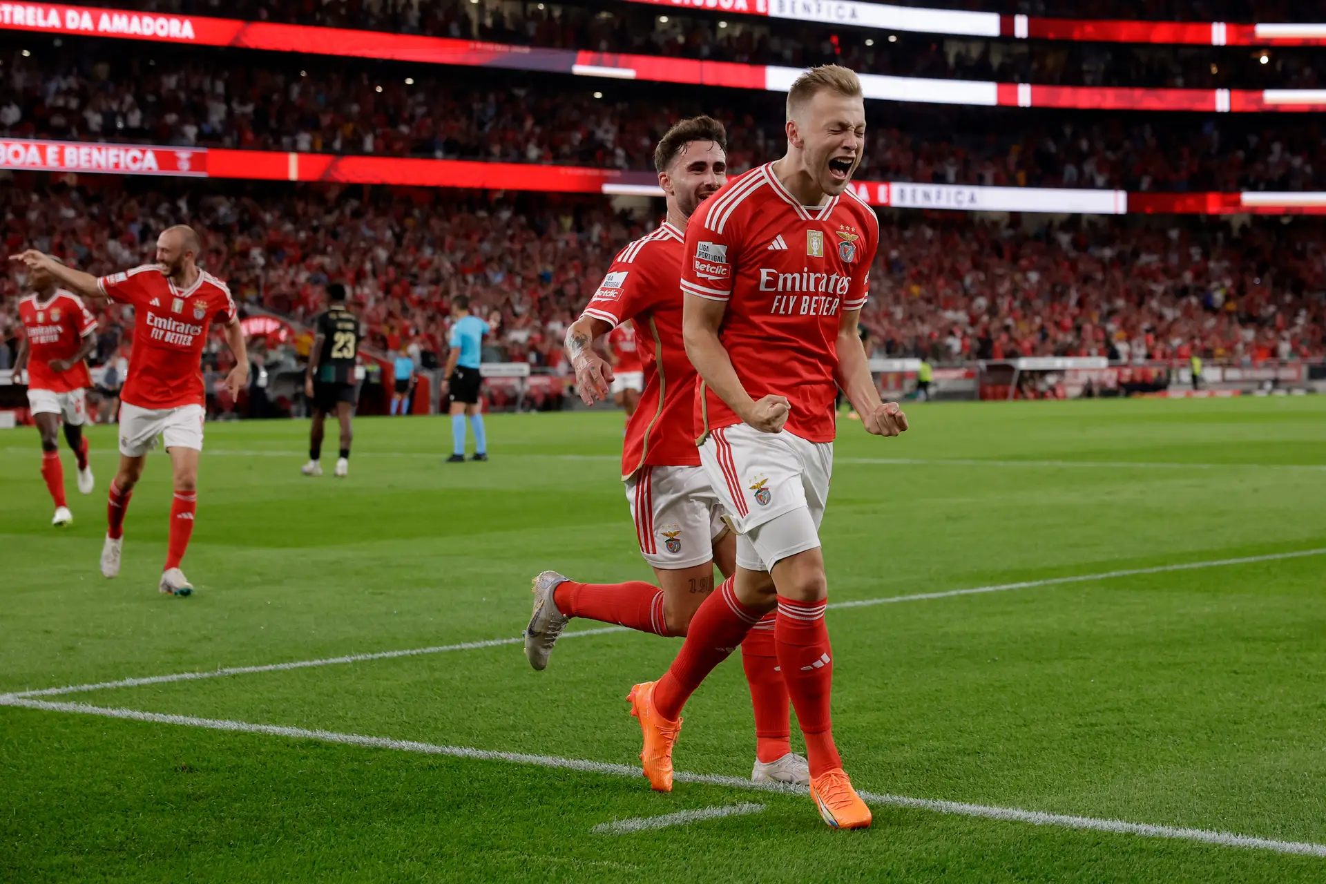 Casper, o fantasma amigo do Benfica de um treinador com dúvidas