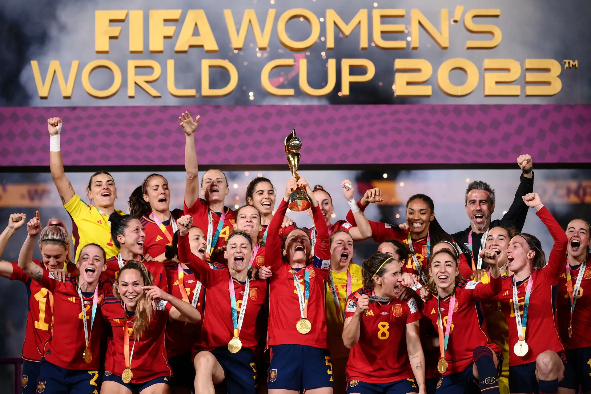 Para lá da grandeza, para lá de tudo, estão as espanholas, campeãs do mundo que não precisam de convencer ninguém