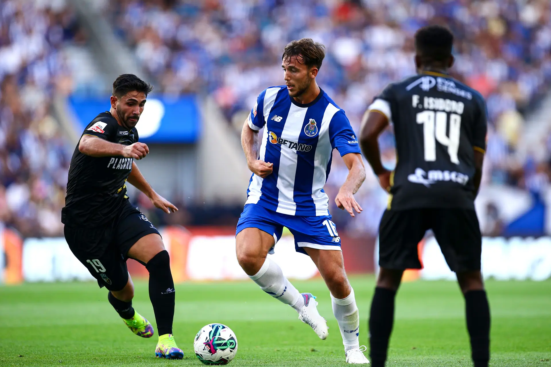 Mais de um mês depois, Nico González volta a ser titular (os onzes de FC Porto e Portimonense)
