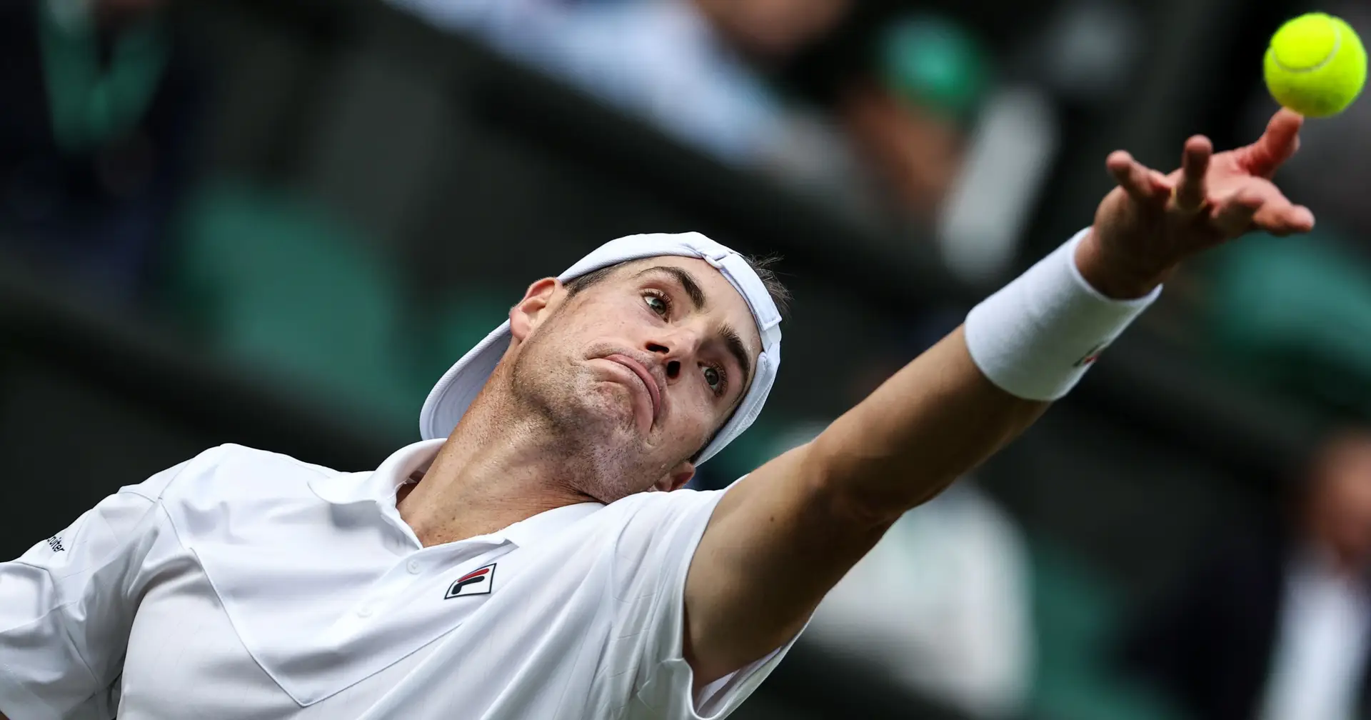 Após 11h05min, John Isner triunfa no jogo mais longo da história