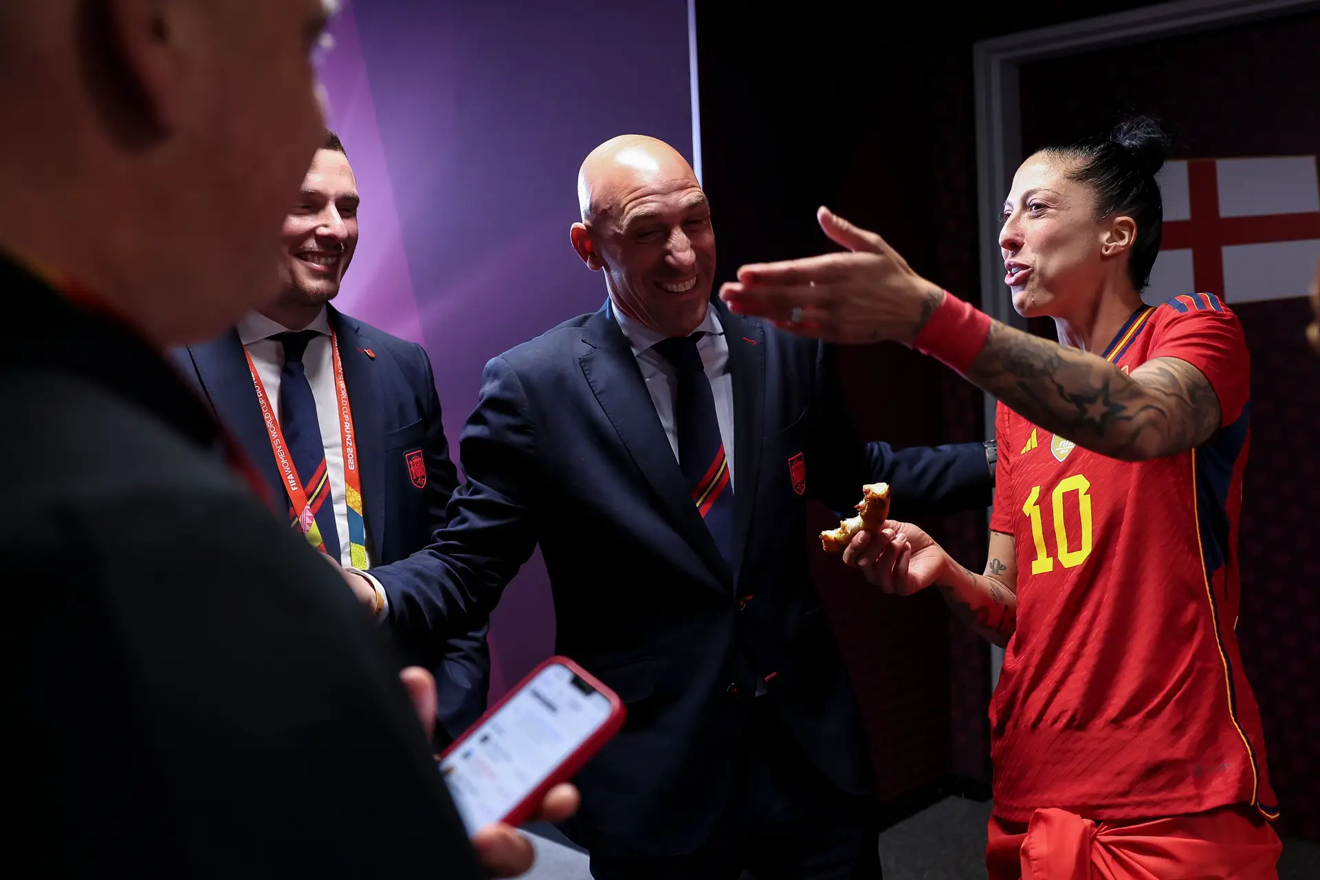 FIFA abre um processo disciplinar a Luis Rubiales devido ao beijo que deu na boca de Jenni Hermoso na final do Mundial