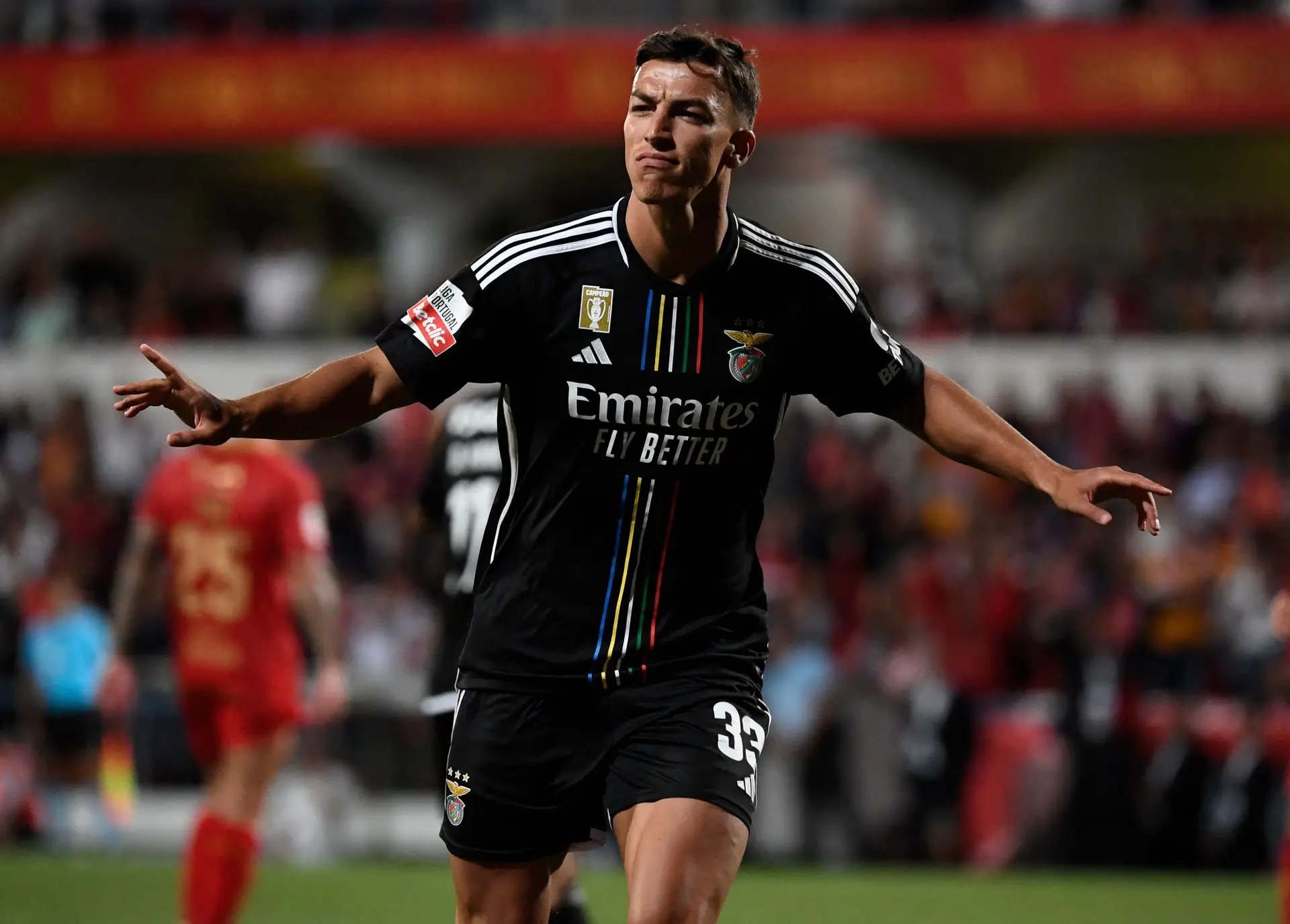 Mais de dois meses depois, há Musa na frente de ataque (os onzes do Benfica-Estoril)