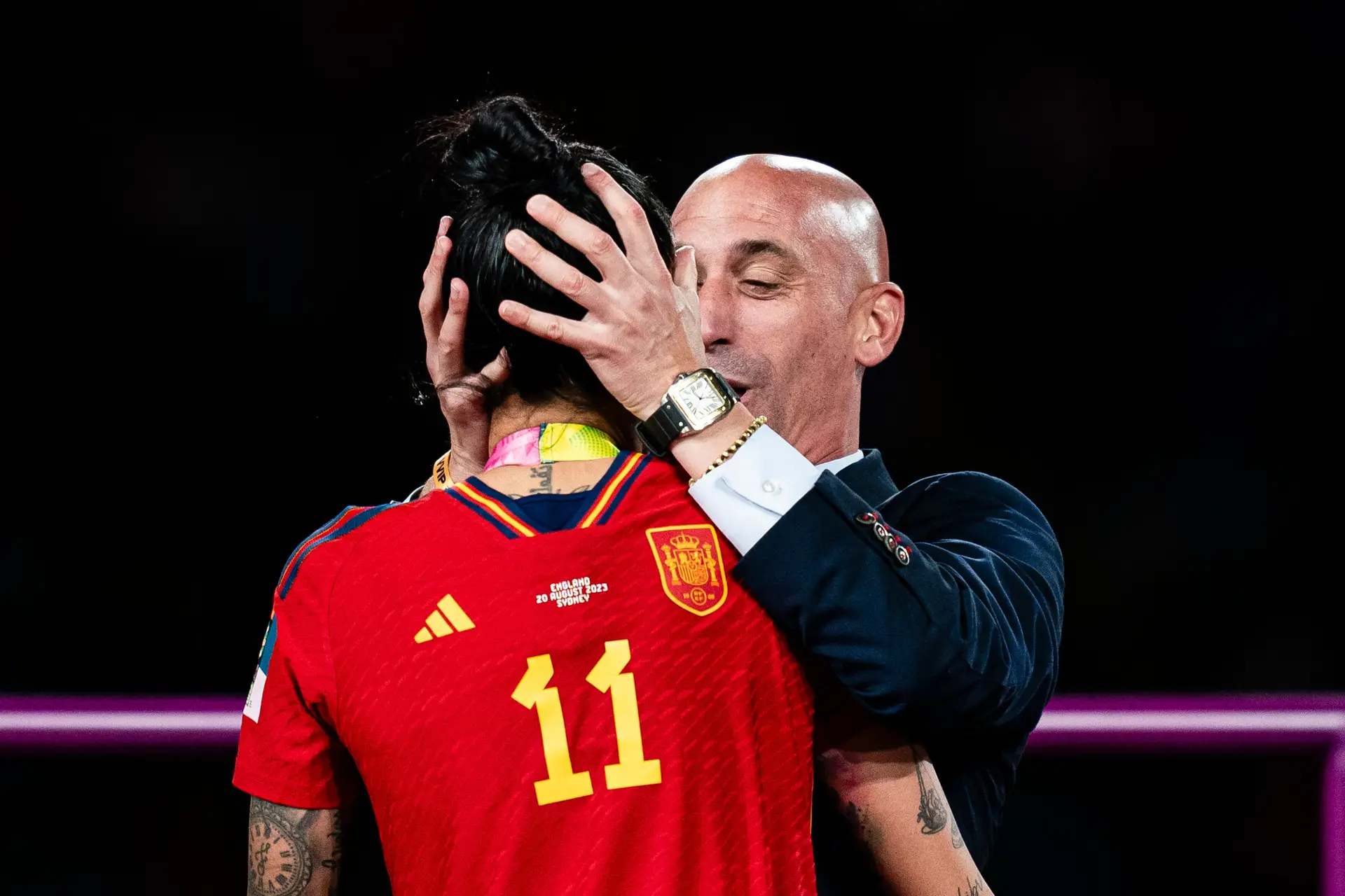 Jenni Hermoso apresenta queixa contra Luis Rubiales devido ao beijo não consentido na final do Mundial