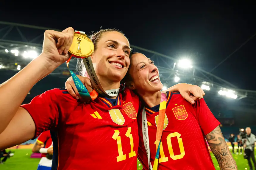 Jogadora De Futebol Feminino Mostrando Emoção Depois De Perder Um